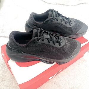 💕Nike “Versair” Black Sneakers SZ 8.5